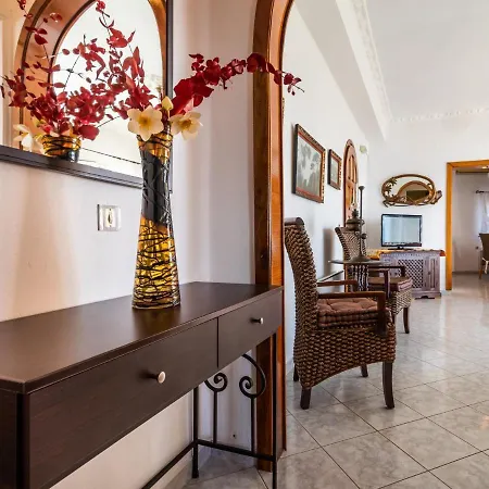 Melisses Sea View House *