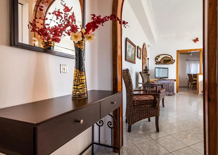 Melisses Sea View House *