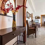 Melisses Sea View House *