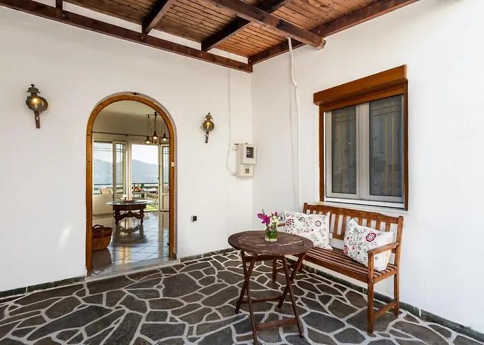 Melisses Sea View House *